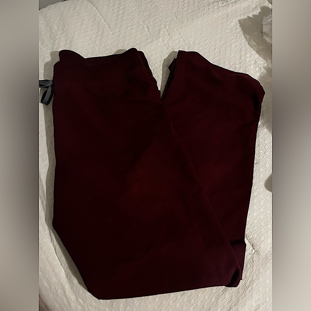 FIGS. Livingston scrub pant. Size small. Burgundy.